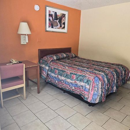 אופליקה Carpet Inn מראה חיצוני תמונה
