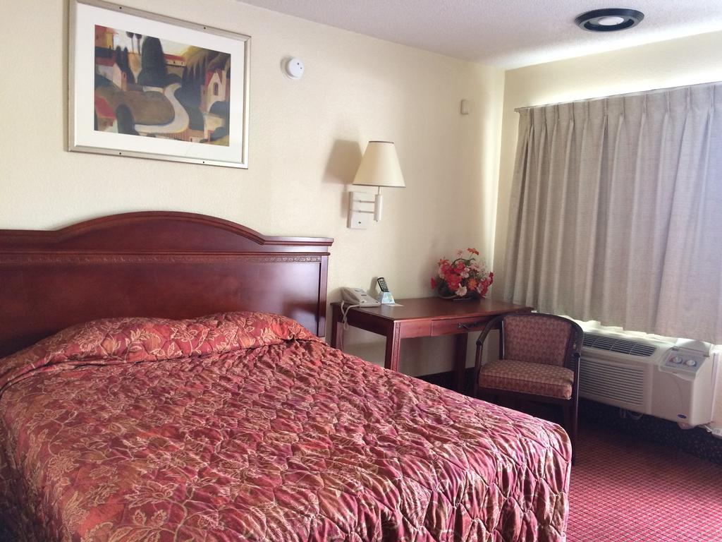 אופליקה Carpet Inn מראה חיצוני תמונה