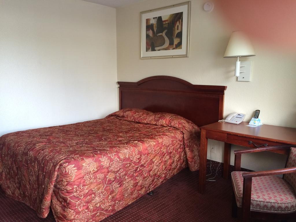 אופליקה Carpet Inn מראה חיצוני תמונה