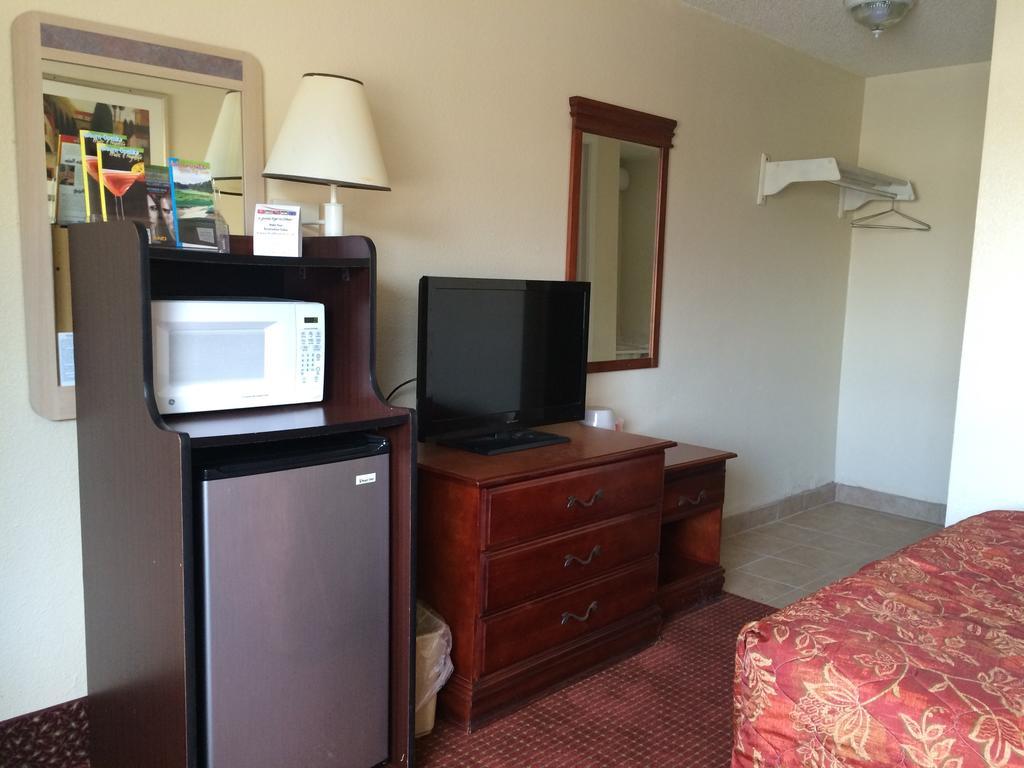 אופליקה Carpet Inn מראה חיצוני תמונה