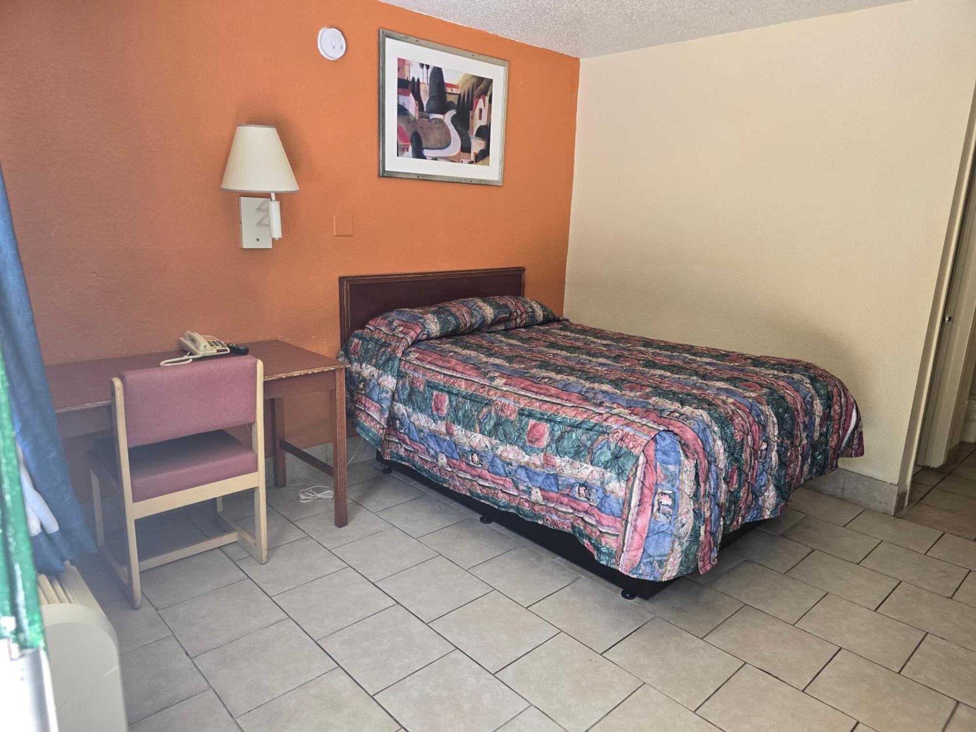 אופליקה Carpet Inn מראה חיצוני תמונה