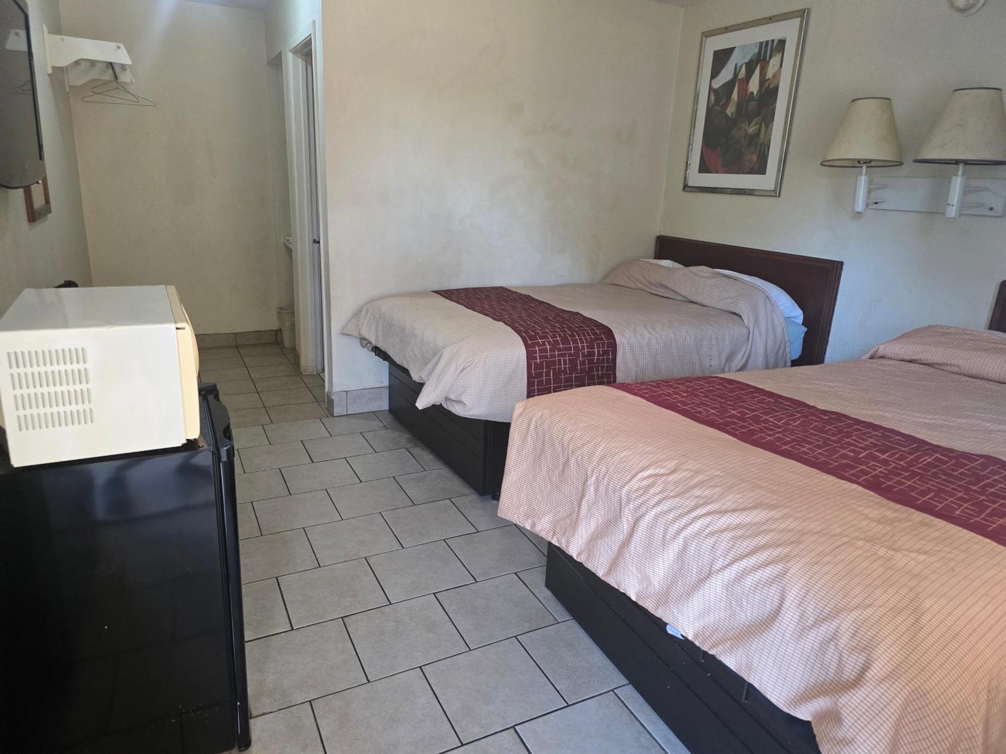 אופליקה Carpet Inn מראה חיצוני תמונה