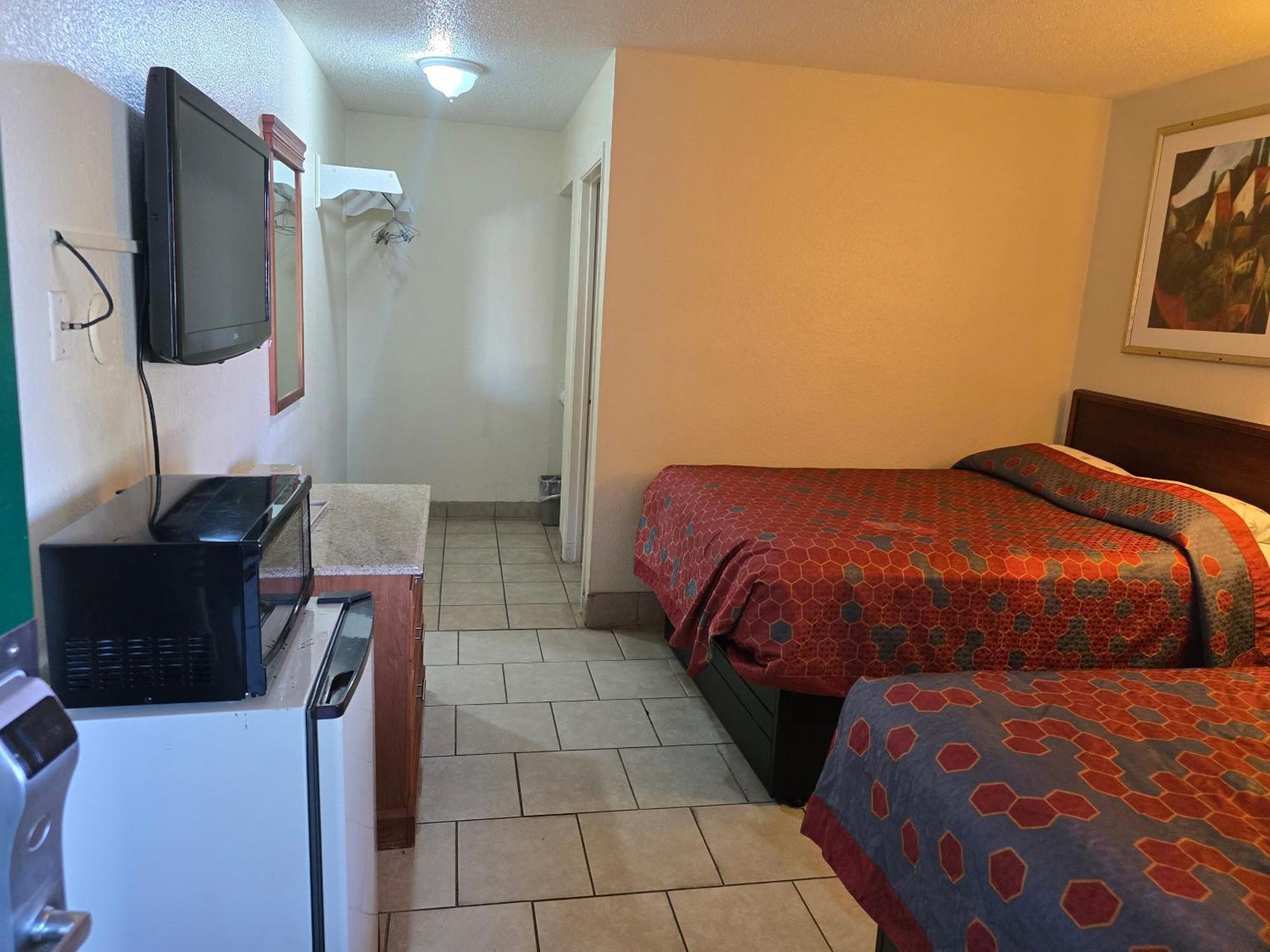 אופליקה Carpet Inn מראה חיצוני תמונה