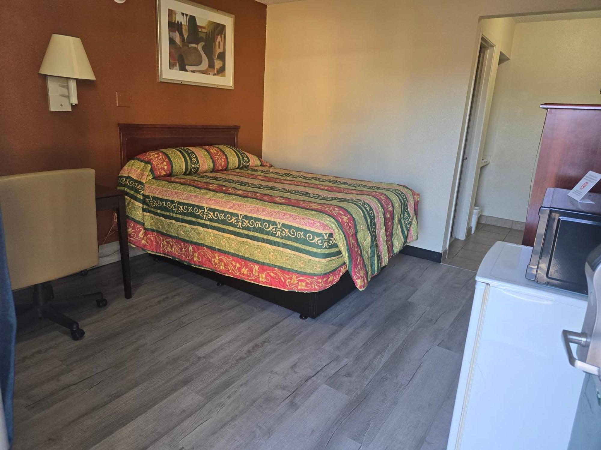 אופליקה Carpet Inn מראה חיצוני תמונה