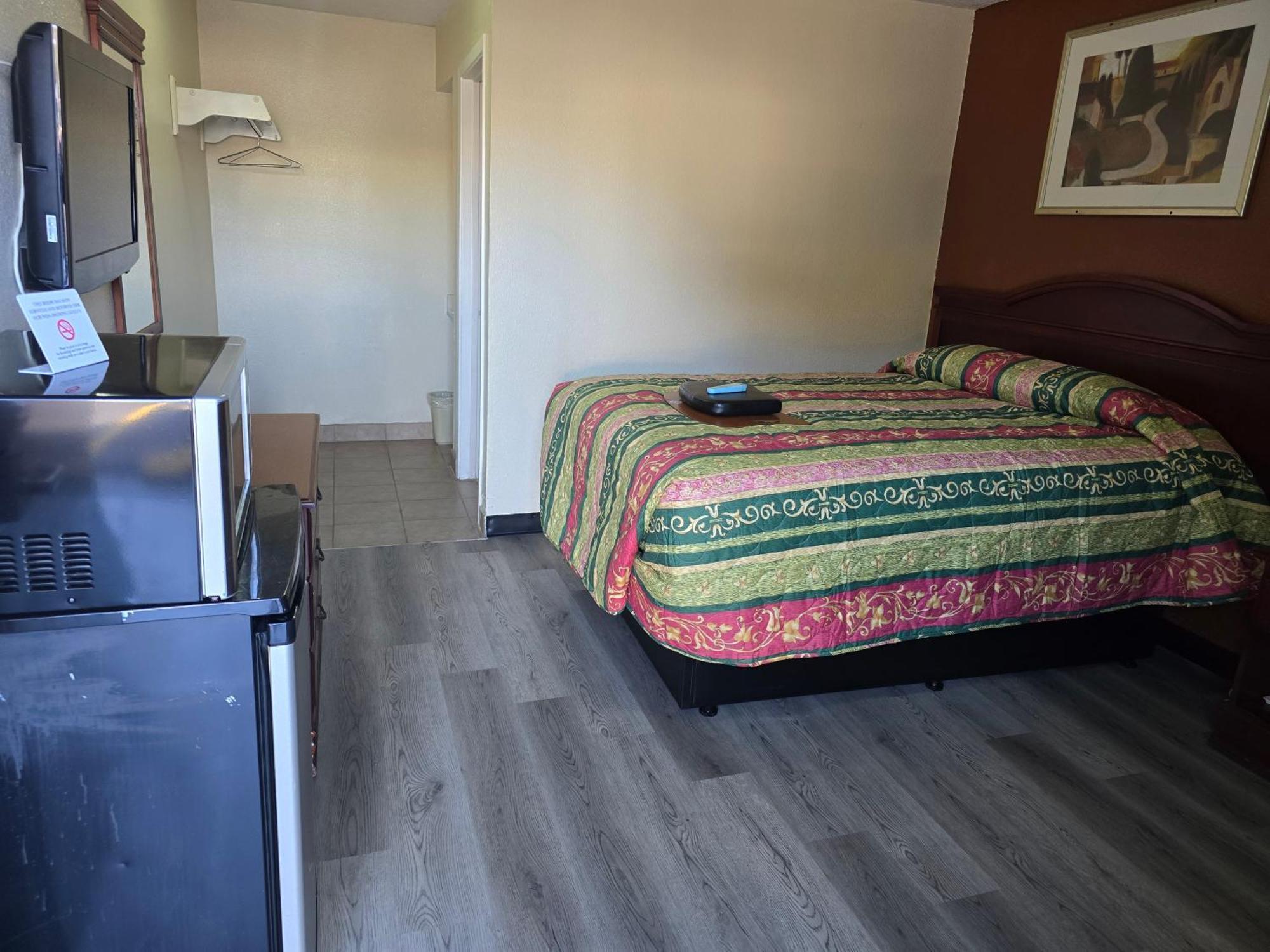 אופליקה Carpet Inn מראה חיצוני תמונה