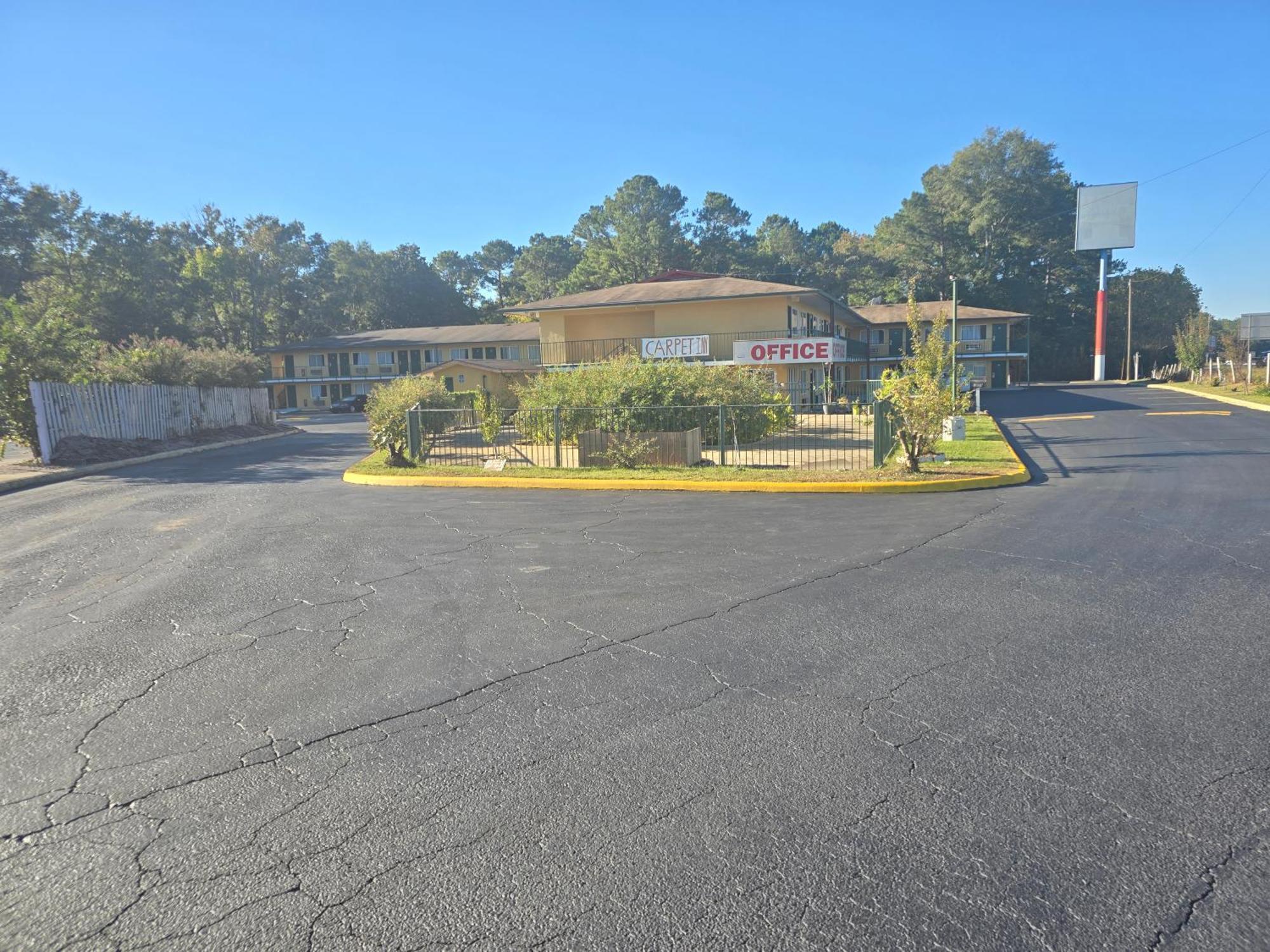אופליקה Carpet Inn מראה חיצוני תמונה