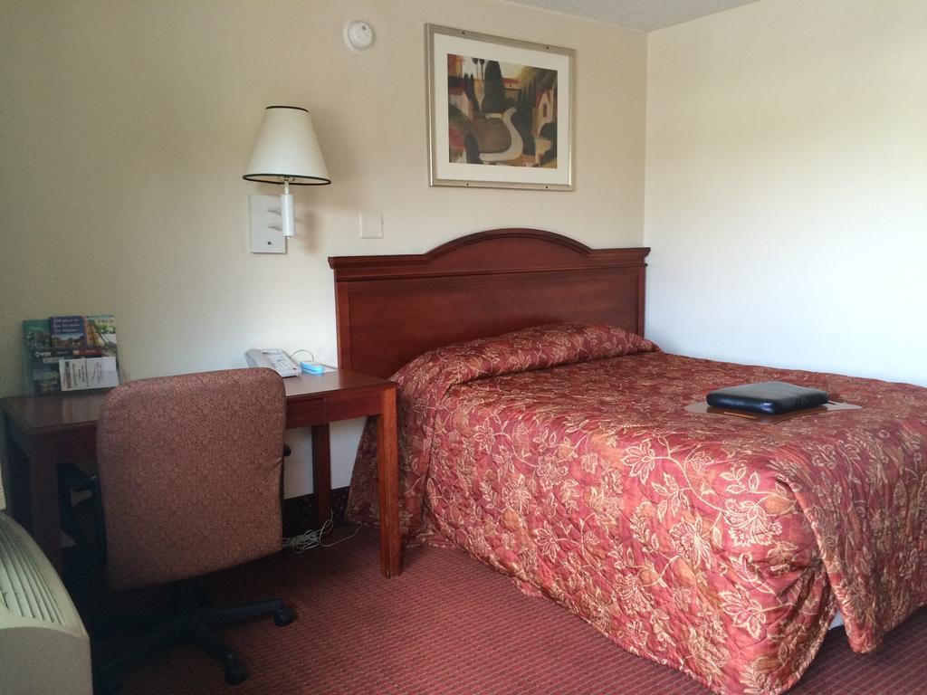 אופליקה Carpet Inn מראה חיצוני תמונה