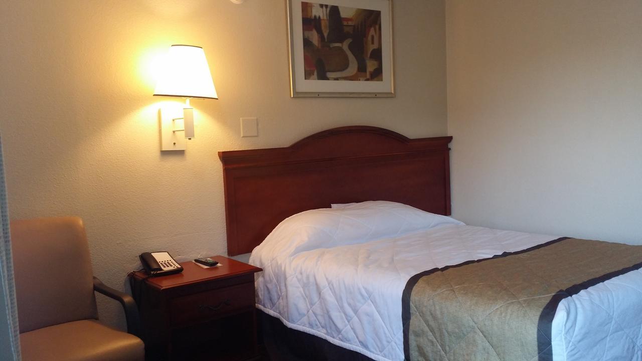 אופליקה Carpet Inn מראה חיצוני תמונה