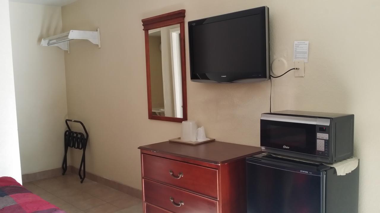 אופליקה Carpet Inn מראה חיצוני תמונה