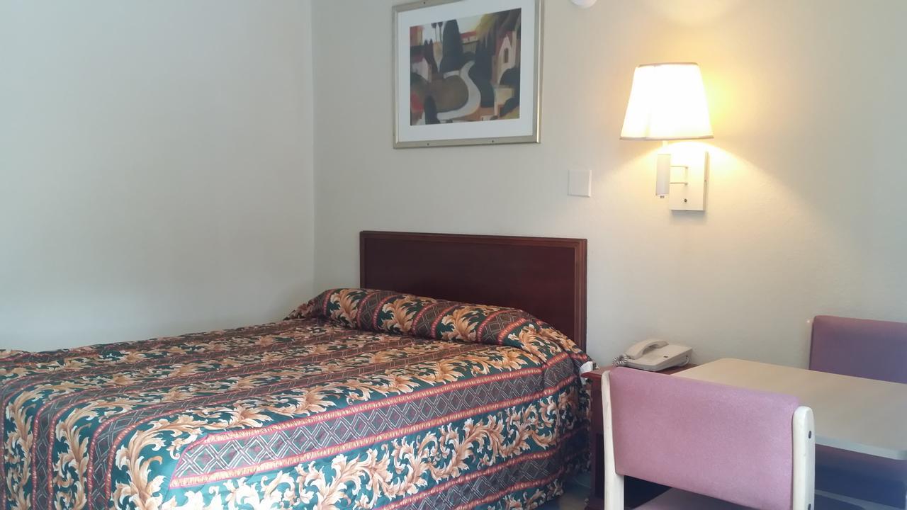 אופליקה Carpet Inn מראה חיצוני תמונה