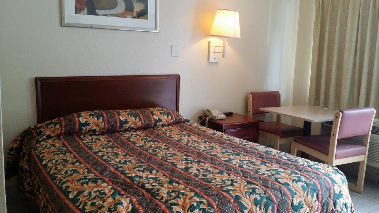 אופליקה Carpet Inn מראה חיצוני תמונה