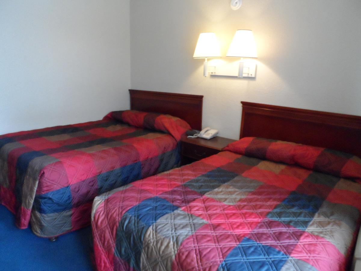 אופליקה Carpet Inn מראה חיצוני תמונה