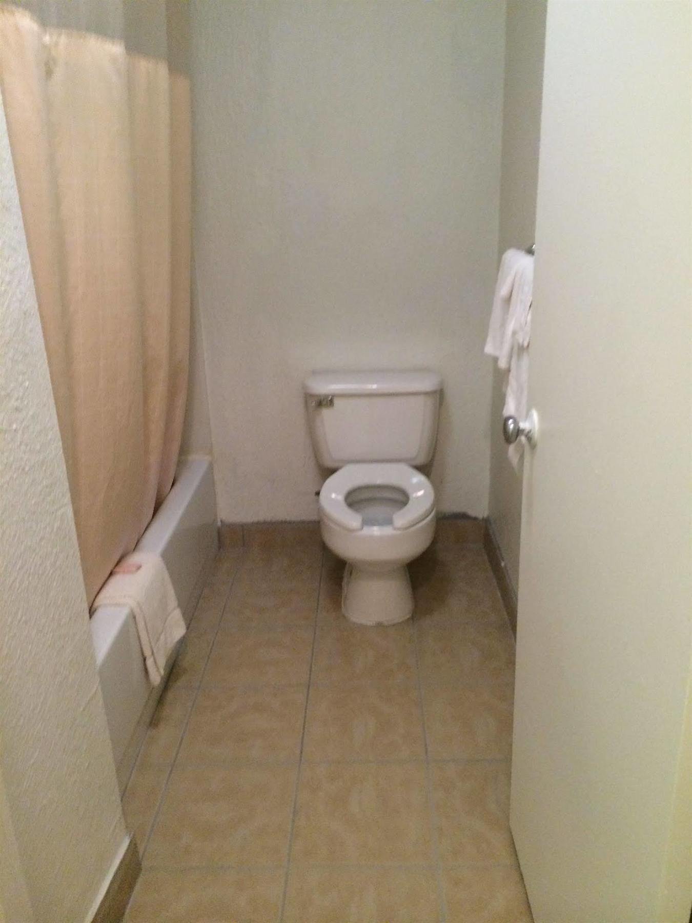 אופליקה Carpet Inn מראה חיצוני תמונה