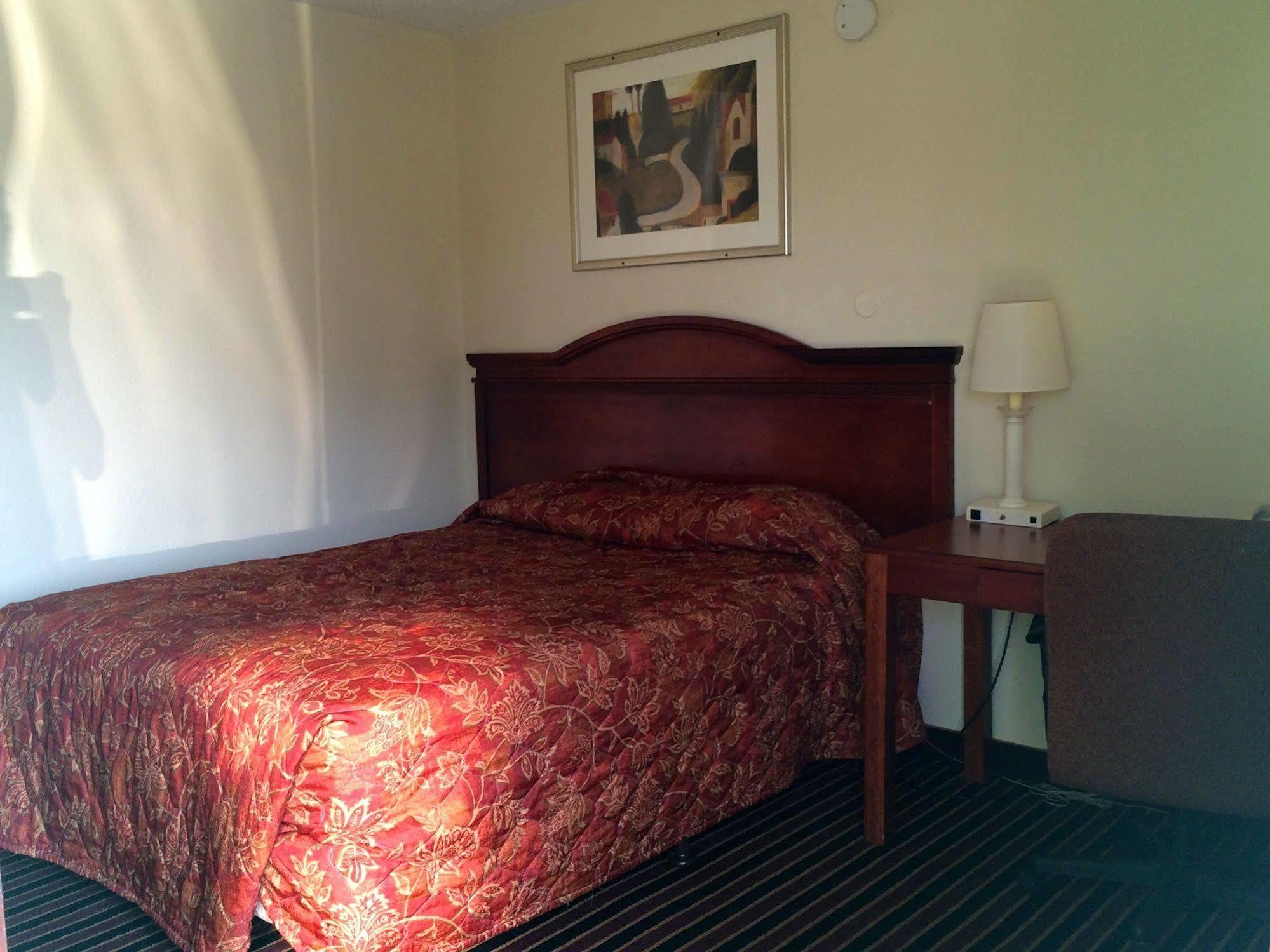 אופליקה Carpet Inn מראה חיצוני תמונה