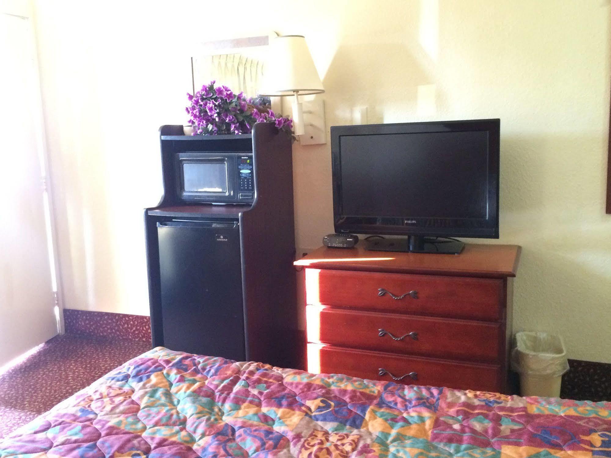 אופליקה Carpet Inn מראה חיצוני תמונה