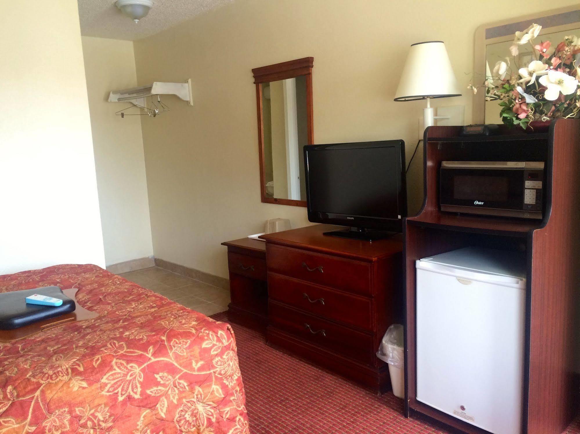 אופליקה Carpet Inn מראה חיצוני תמונה