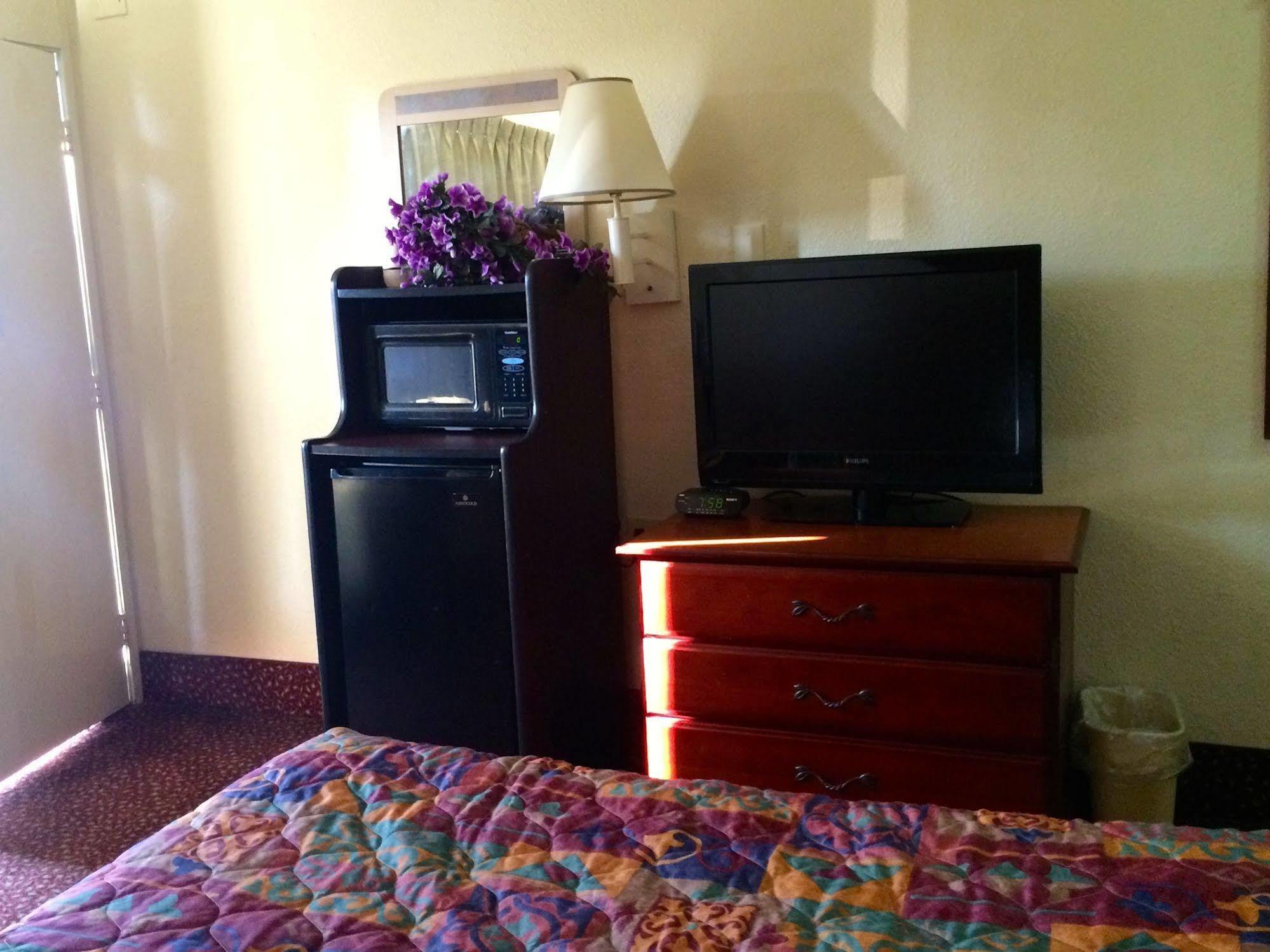 אופליקה Carpet Inn מראה חיצוני תמונה