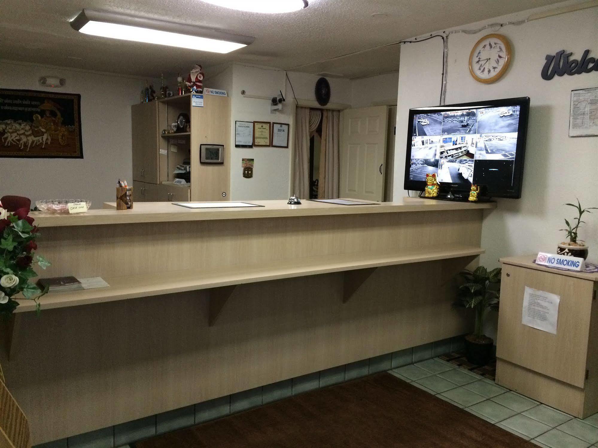 אופליקה Carpet Inn מראה חיצוני תמונה